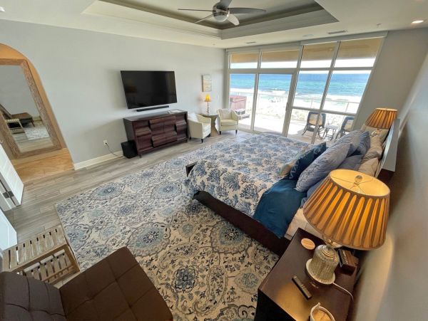 Four Bedroom Beachfront Lovely