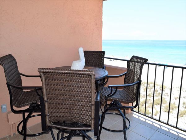 Oceanfront Vacation Condo in Pensacola Beach Sleeps 6