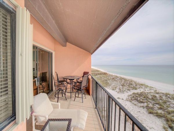 Oceanfront Vacation Condo in Pensacola Beach Sleeps 6