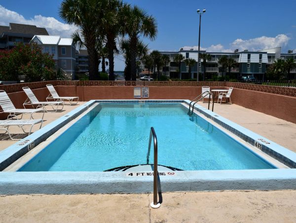 Oceanfront Vacation Condo in Pensacola Beach Sleeps 6