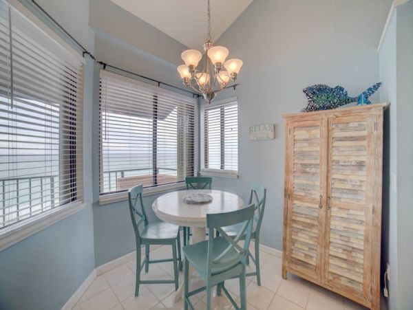 Oceanfront Vacation Condo in Pensacola Beach Sleeps 6