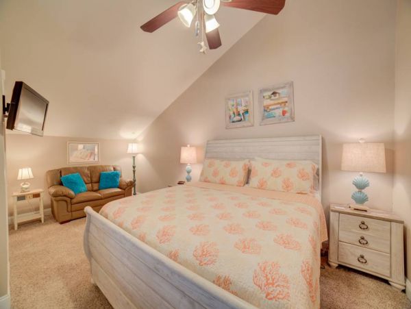 Oceanfront Vacation Condo in Pensacola Beach Sleeps 6