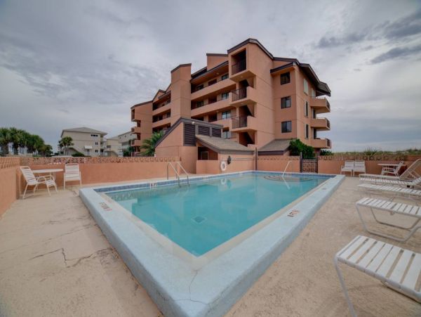 Oceanfront Vacation Condo in Pensacola Beach Sleeps 6