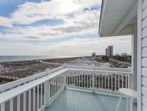 Stunning Vacation Rental with Beach Access- Perfect for Families