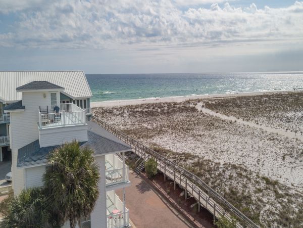 Stunning Vacation Rental with Beach Access- Perfect for Families