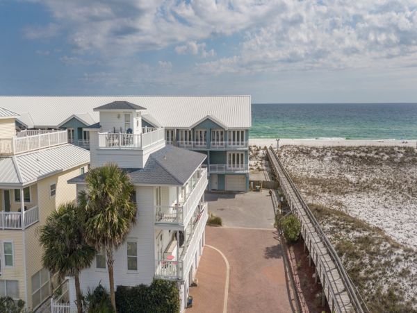 Stunning Vacation Rental with Beach Access- Perfect for Families