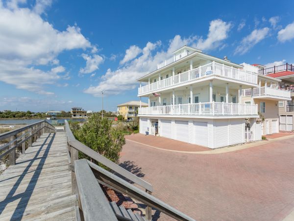 Stunning Vacation Rental with Beach Access- Perfect for Families