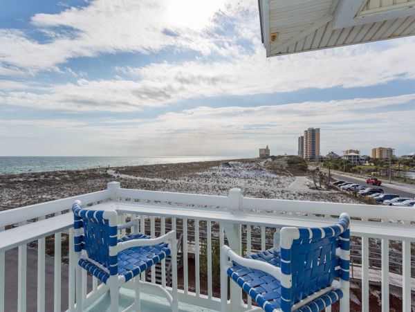 Stunning Vacation Rental with Beach Access- Perfect for Families