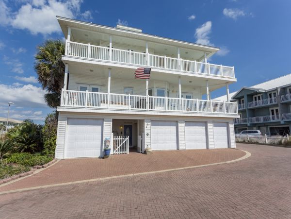 Stunning Vacation Rental with Beach Access- Perfect for Families