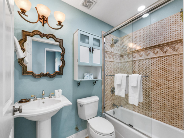 Newly Updated Townhouse Five Bedrooms