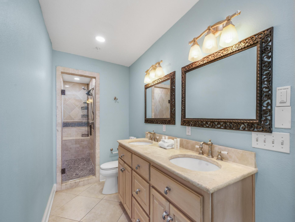 Newly Updated Townhouse Five Bedrooms