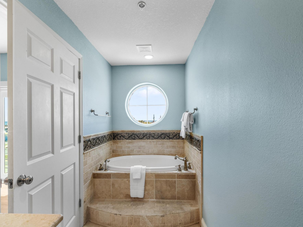 Newly Updated Townhouse Five Bedrooms