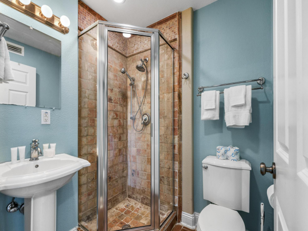 Newly Updated Townhouse Five Bedrooms