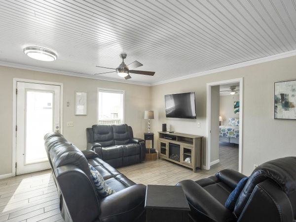 Charming Navarre Beach Vacation Home Short Walk to Beach