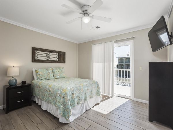 Charming Navarre Beach Vacation Home Short Walk to Beach