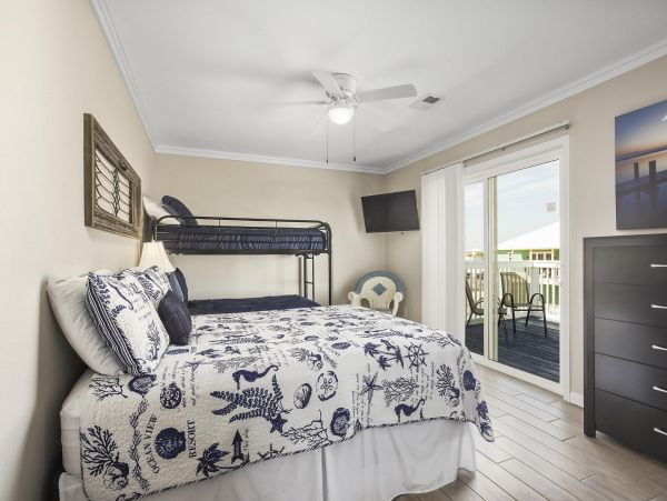 Charming Navarre Beach Vacation Home Short Walk to Beach