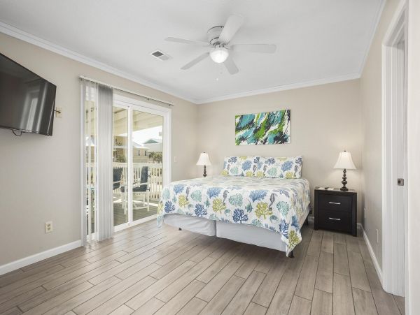 Charming Navarre Beach Vacation Home Short Walk to Beach