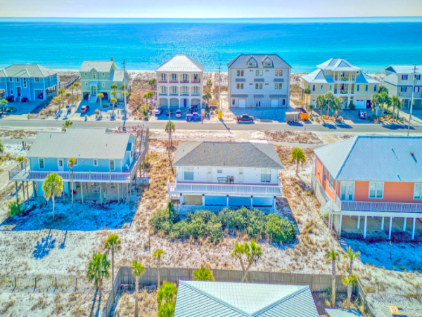 Charming Navarre Beach Vacation Home Short Walk to Beach