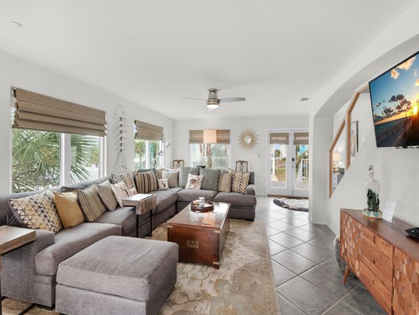 Pensacola Luxury Beachfront Retreat with 5-Bedrooms and Stunning Views