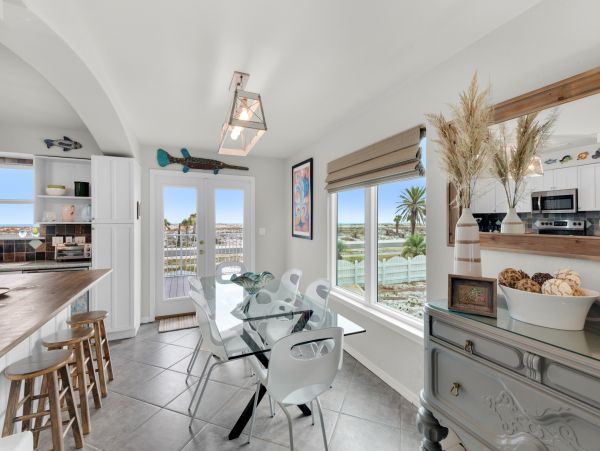 Pensacola Luxury Beachfront Retreat with 5-Bedrooms and Stunning Views