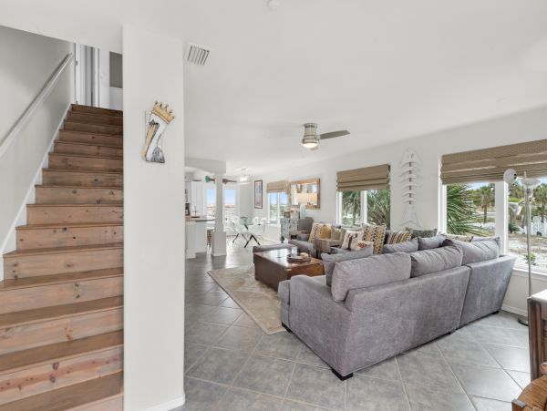 Pensacola Luxury Beachfront Retreat with 5-Bedrooms and Stunning Views