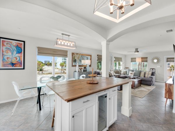 Pensacola Luxury Beachfront Retreat with 5-Bedrooms and Stunning Views