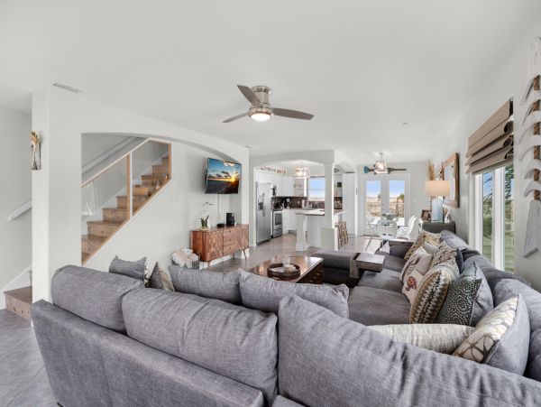 Pensacola Luxury Beachfront Retreat with 5-Bedrooms and Stunning Views