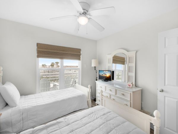 Pensacola Luxury Beachfront Retreat with 5-Bedrooms and Stunning Views