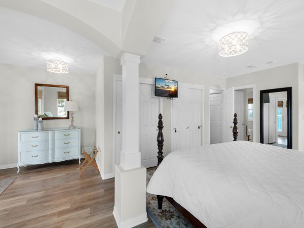 Pensacola Luxury Beachfront Retreat with 5-Bedrooms and Stunning Views