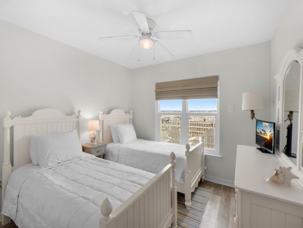 Pensacola Luxury Beachfront Retreat with 5-Bedrooms and Stunning Views