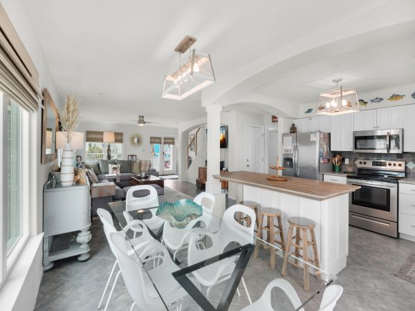 Pensacola Luxury Beachfront Retreat with 5-Bedrooms and Stunning Views
