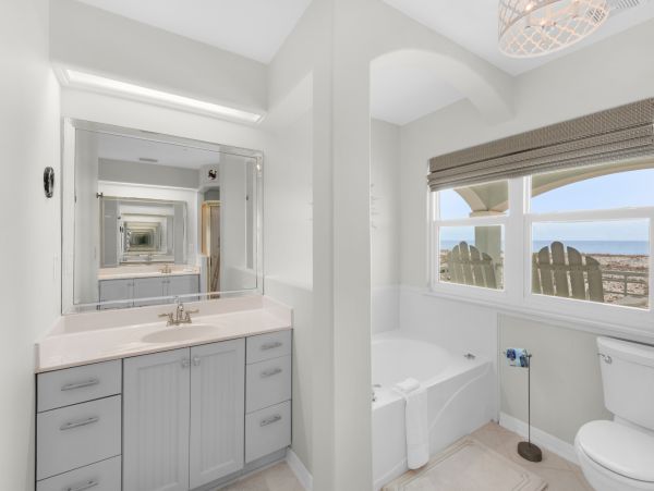 Pensacola Luxury Beachfront Retreat with 5-Bedrooms and Stunning Views