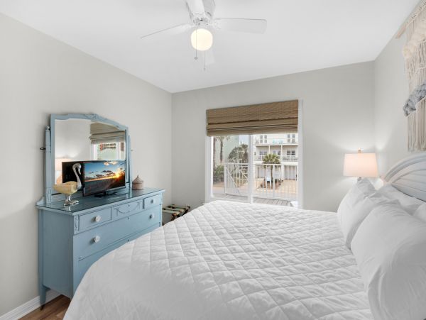 Pensacola Luxury Beachfront Retreat with 5-Bedrooms and Stunning Views