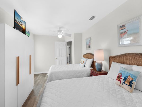 Pensacola Luxury Beachfront Retreat with 5-Bedrooms and Stunning Views