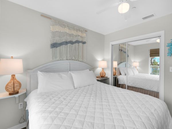 Pensacola Luxury Beachfront Retreat with 5-Bedrooms and Stunning Views