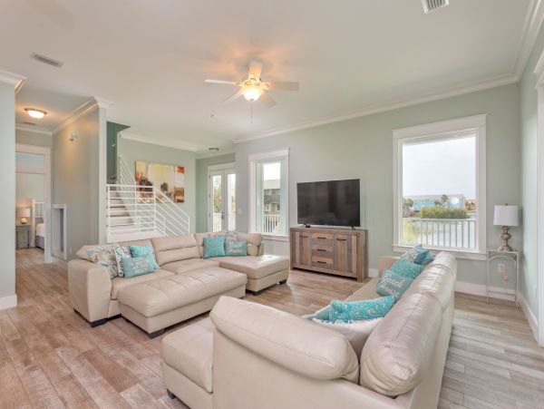 Pensacola Six Bedroom Vacation Home 50 Steps to Beach