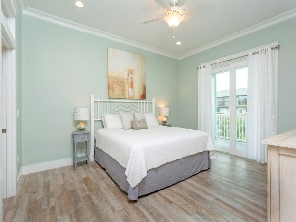 Pensacola Six Bedroom Vacation Home 50 Steps to Beach