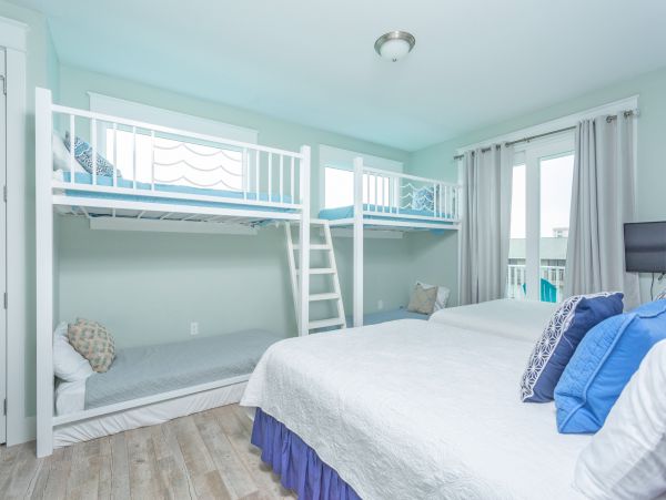 Pensacola Six Bedroom Vacation Home 50 Steps to Beach