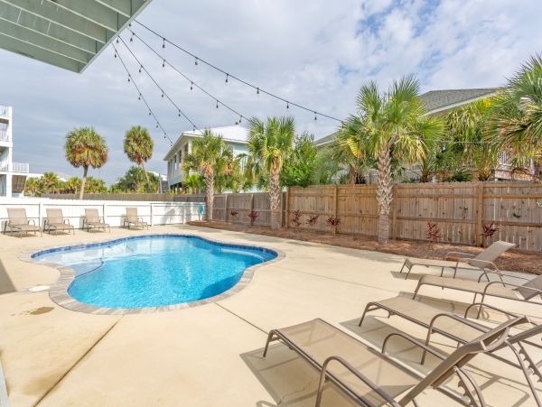 Pensacola Six Bedroom Vacation Home 50 Steps to Beach