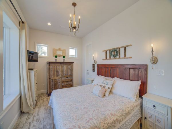 Oceanfront Vacation Six Bedroom Rental in Pensacola Beach