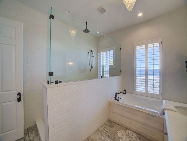 Oceanfront Vacation Six Bedroom Rental in Pensacola Beach