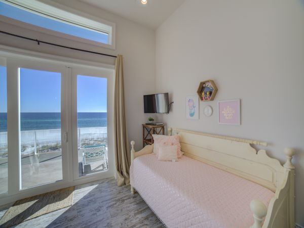 Oceanfront Vacation Six Bedroom Rental in Pensacola Beach