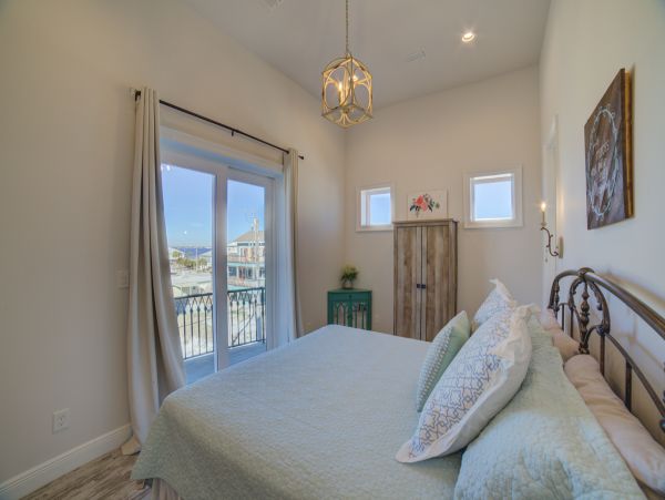 Oceanfront Vacation Six Bedroom Rental in Pensacola Beach