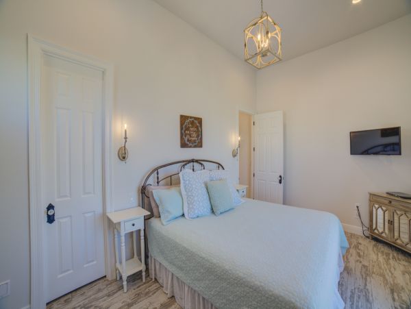 Oceanfront Vacation Six Bedroom Rental in Pensacola Beach