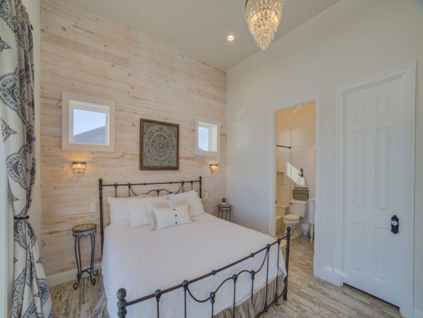 Oceanfront Vacation Six Bedroom Rental in Pensacola Beach