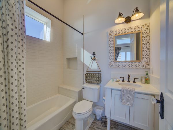 Oceanfront Vacation Six Bedroom Rental in Pensacola Beach