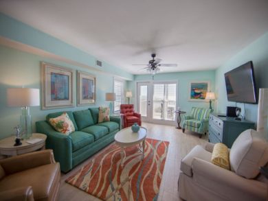 Location Location 10 Bedroom Home Sleeps 36 with Pool