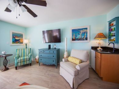 Location Location 10 Bedroom Home Sleeps 36 with Pool