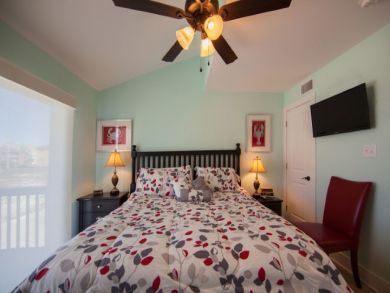Location Location 10 Bedroom Home Sleeps 36 with Pool