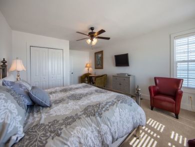 Location Location 10 Bedroom Home Sleeps 36 with Pool